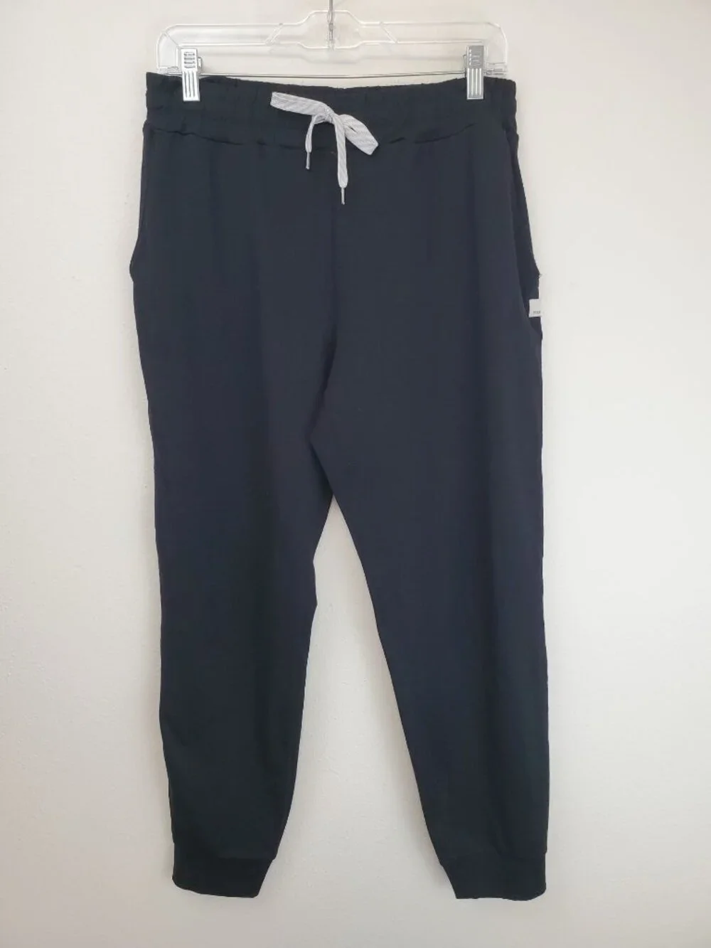 Vuori Performance Jogger in black, pull on with drawstring - Picture 1 of 12
